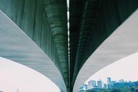 [歇后语]三棍子打不出屁来