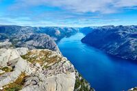 [歇后语]鼓着肚子充胖子