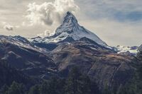 [歇后语]屋檐上挂马桶
