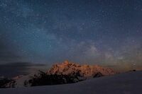 [歇后语]肉烂在锅里