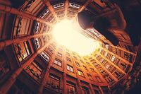 [歇后语]瘫子挑水