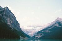 [歇后语]庙门前的石狮子