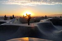 [歇后语]脑壳上戴碓窝（dui